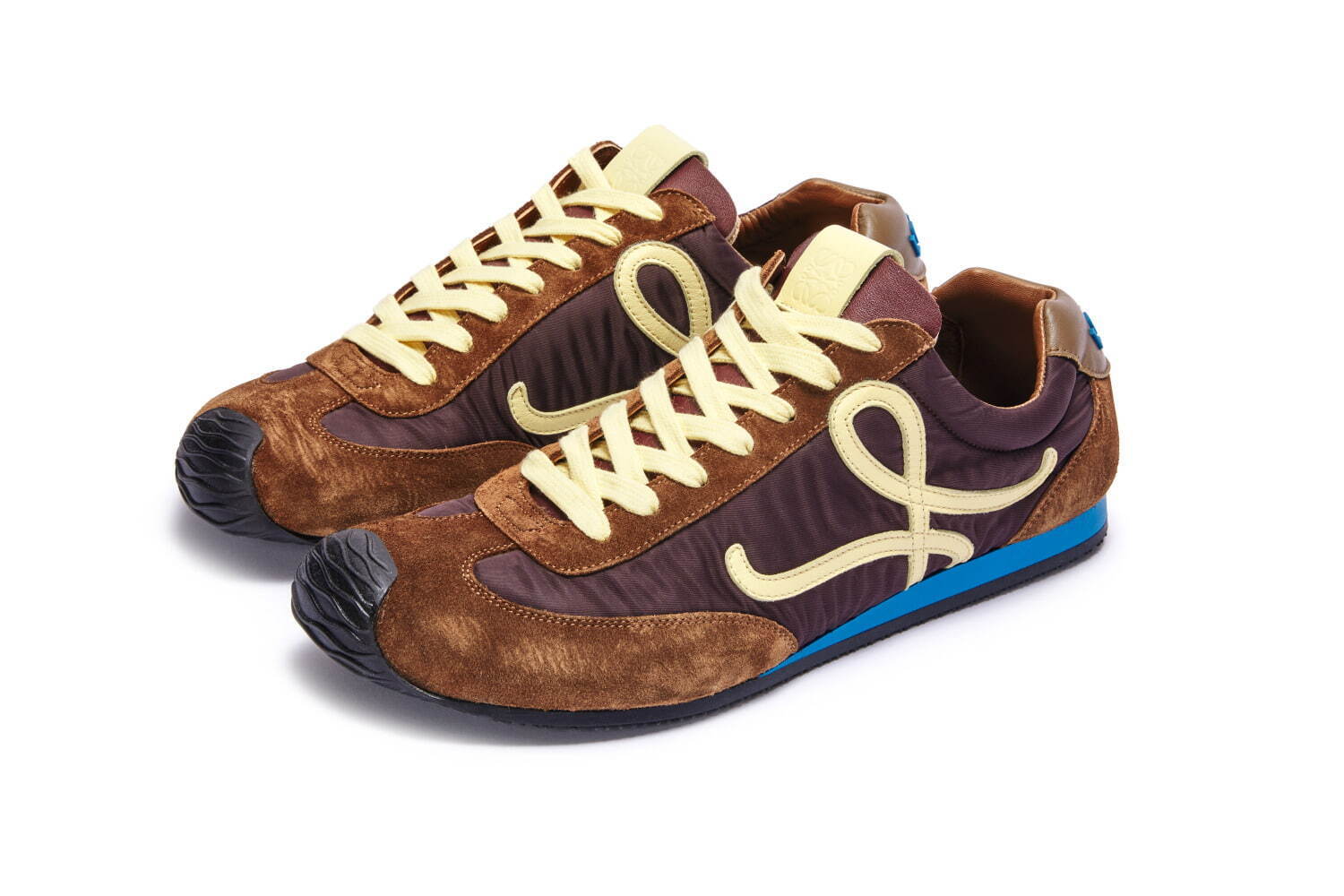 ロエベのスニーカー「バレエランナー」進化、“L”モノグラム刷新＆高い