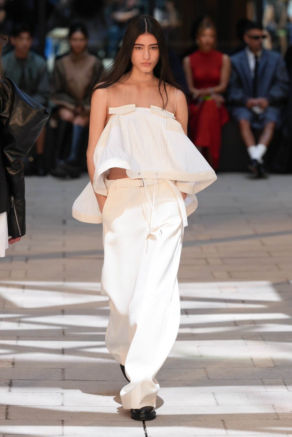 sacai 2025年春夏コレクション - 対比が織りなすダイナミズム