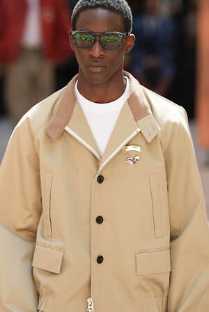 sacai 2025年春夏コレクション - 対比が織りなすダイナミズム