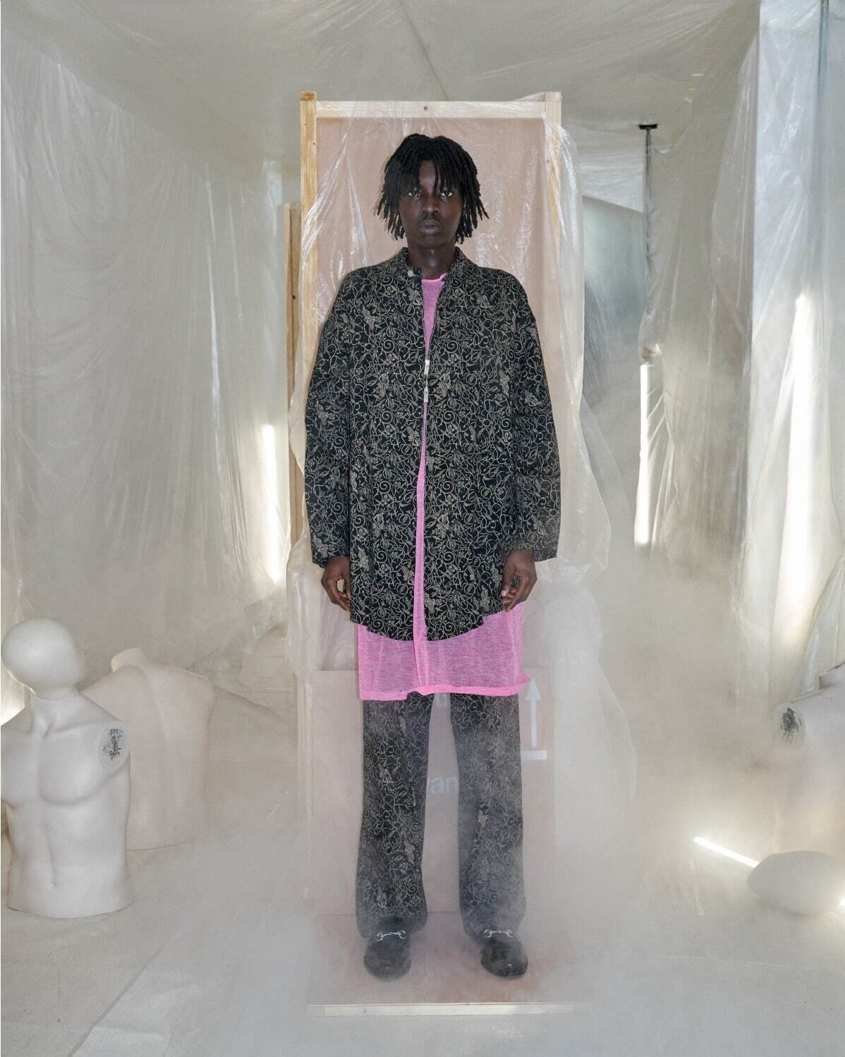 サルバムの25年春夏新作、“藍染風ジャカード”アシメジャケット＆シアー