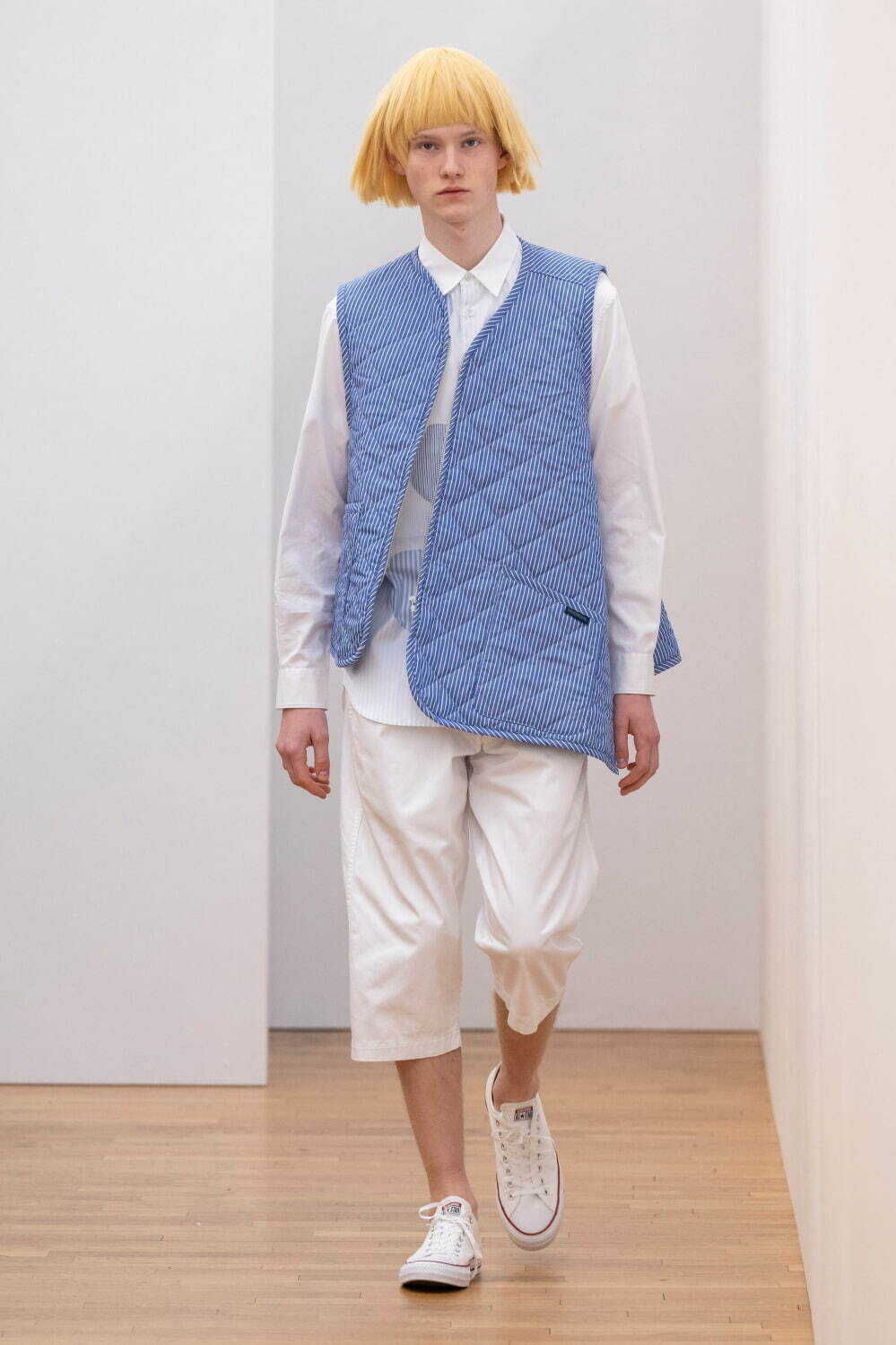 コム デ ギャルソン・シャツ×ラベンハムのキルティングアウター、斜め