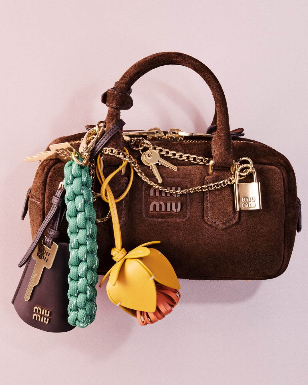 ミュウミュウのアイコンバッグ「アルカディ」スエードの新作、マイクロ