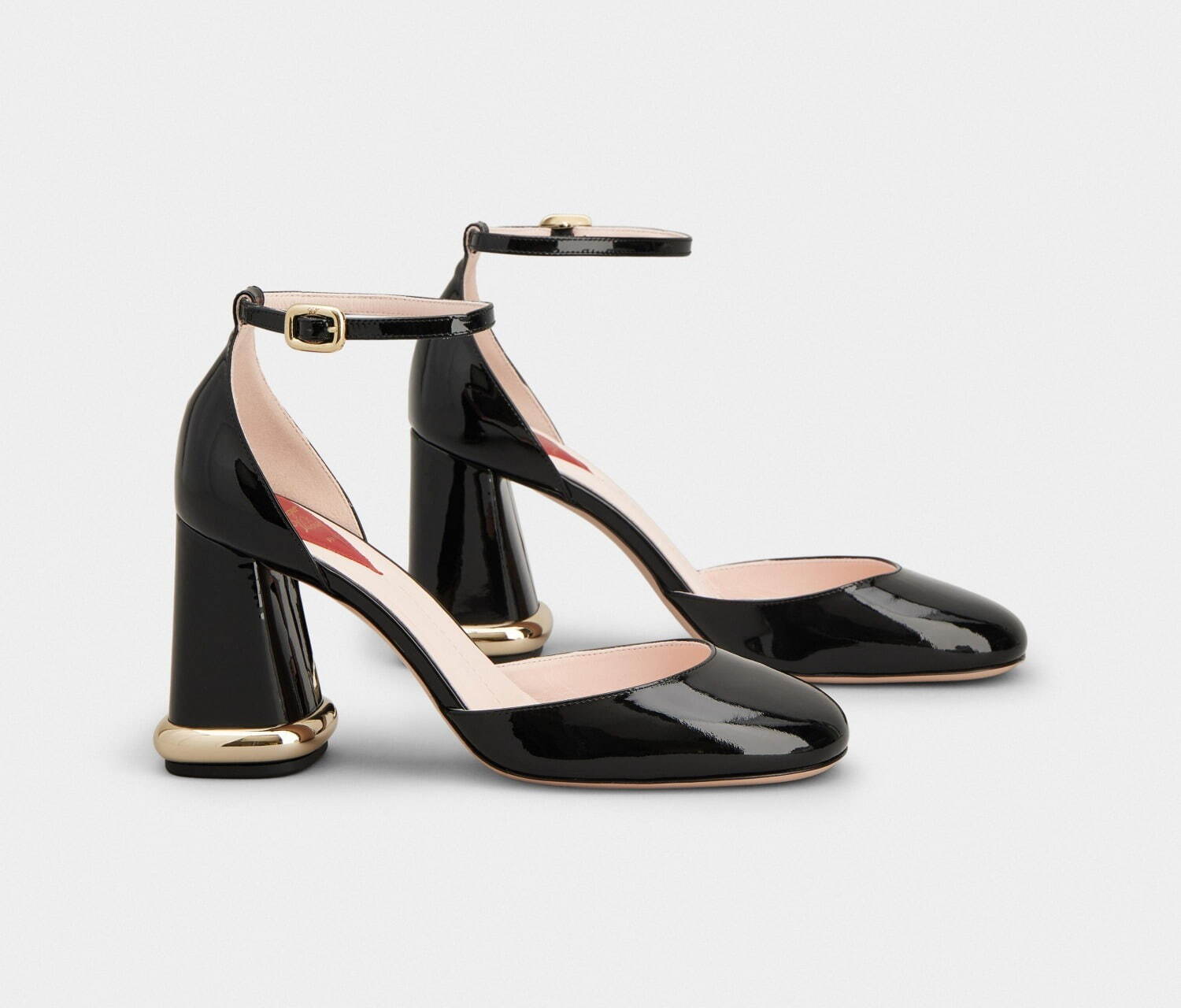 ロジェ ヴィヴィエ24年秋冬シューズ、きらめくボタン付きストラップの