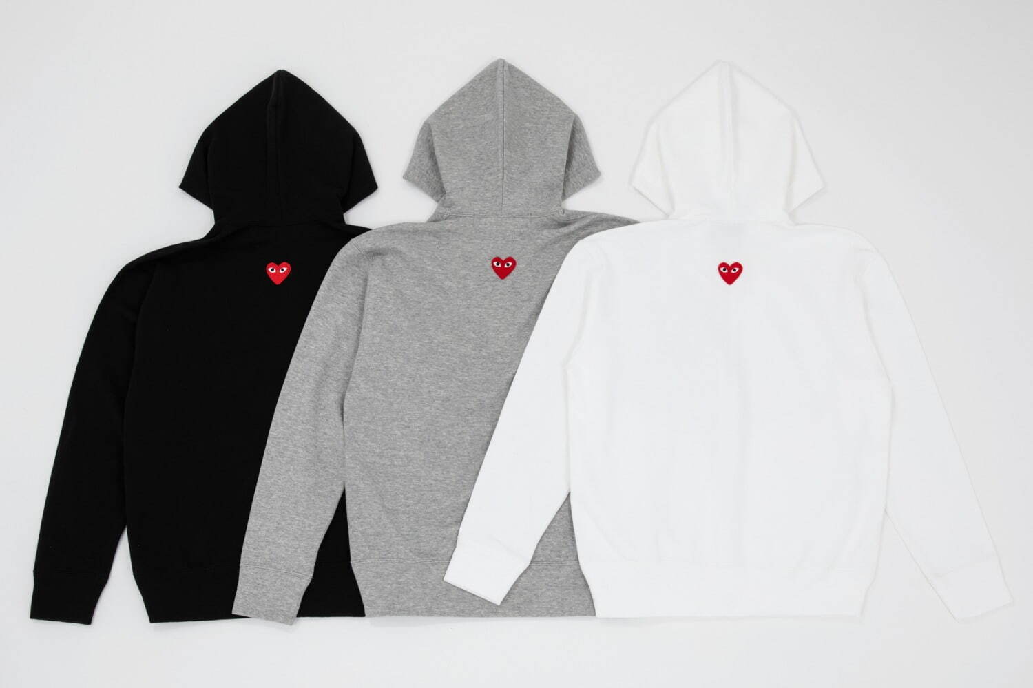 プレイ・コム デ ギャルソンのハートエンブレムTシャツ＆パーカー新作