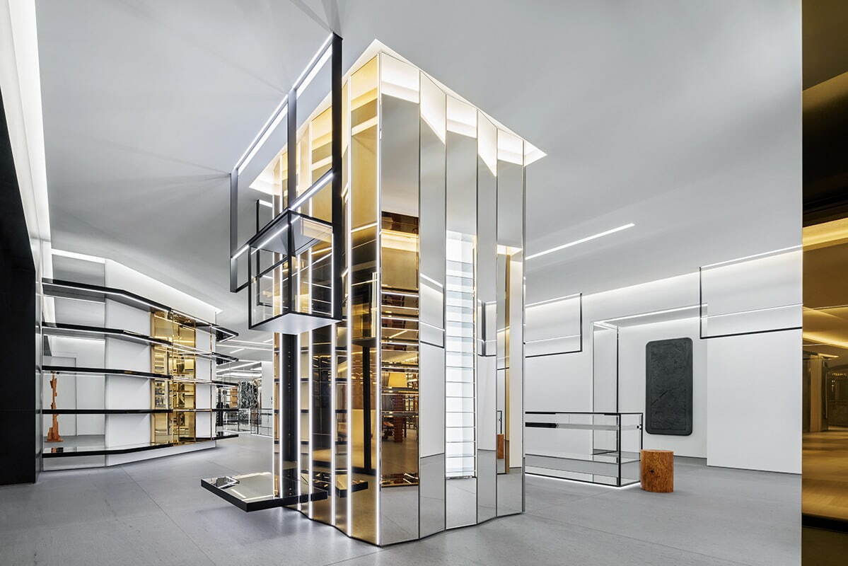 セリーヌ銀座がリニューアル、メンズフロア増設 - 「トリオンフ」限定