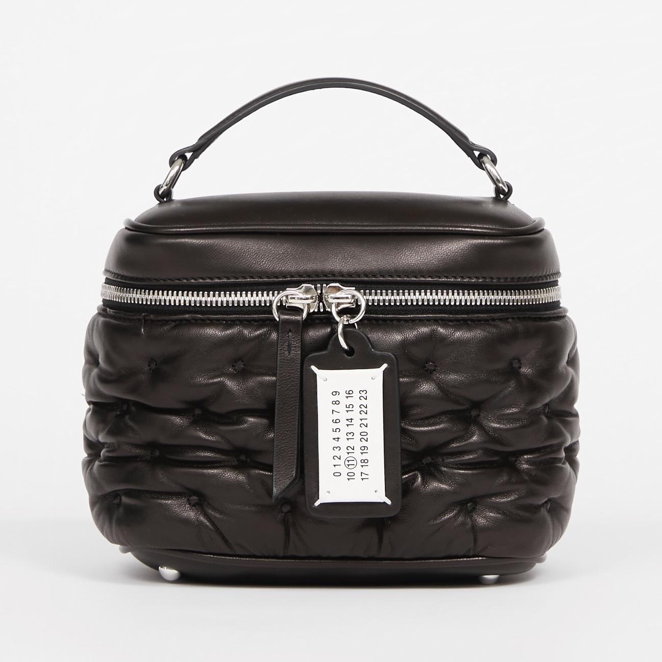 メゾン マルジェラ“雲型フォルム”のバッグ「グラム スラム」刺繍入り