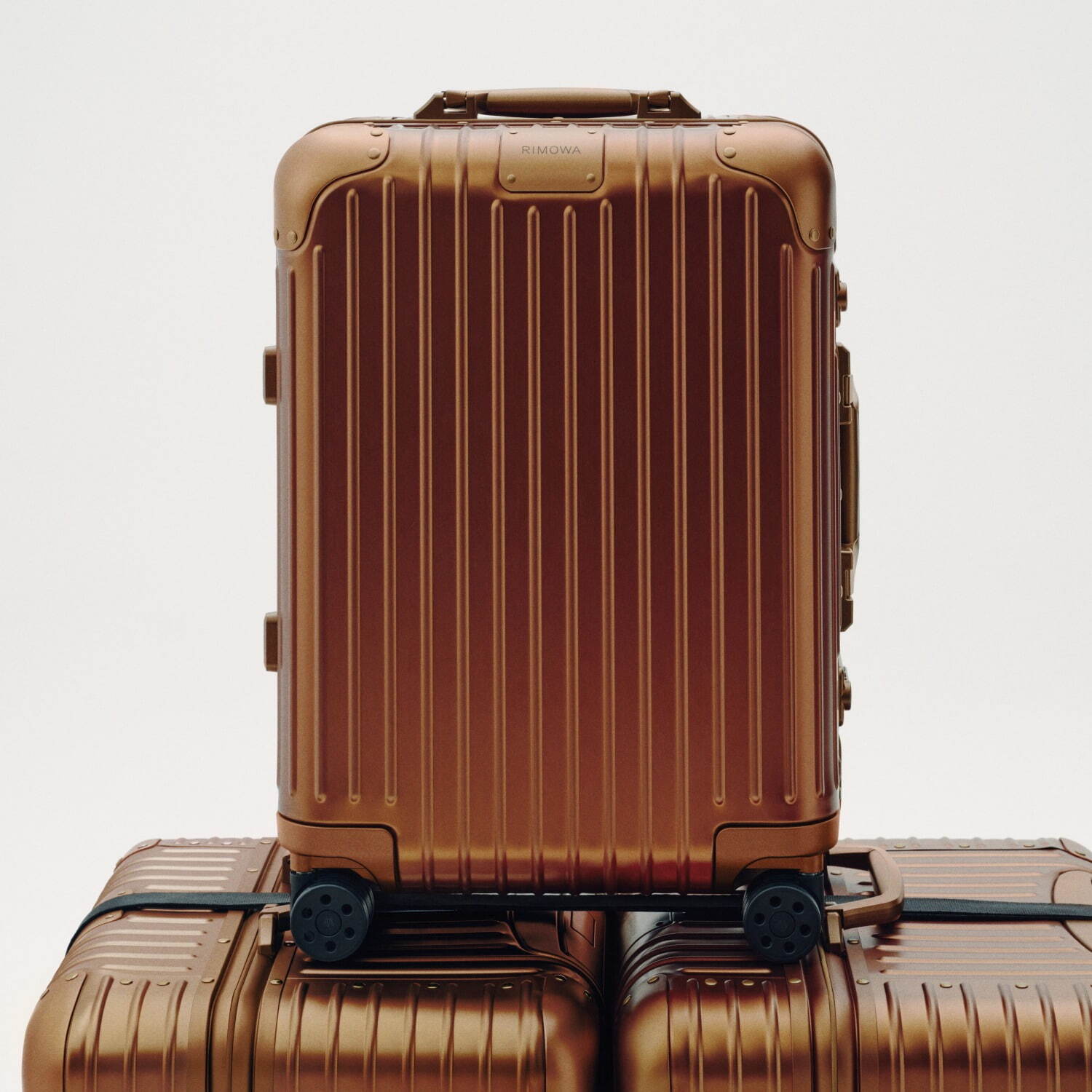 リモワのスーツケース「オリジナル」温もりある“ブロンズカラー”限定
