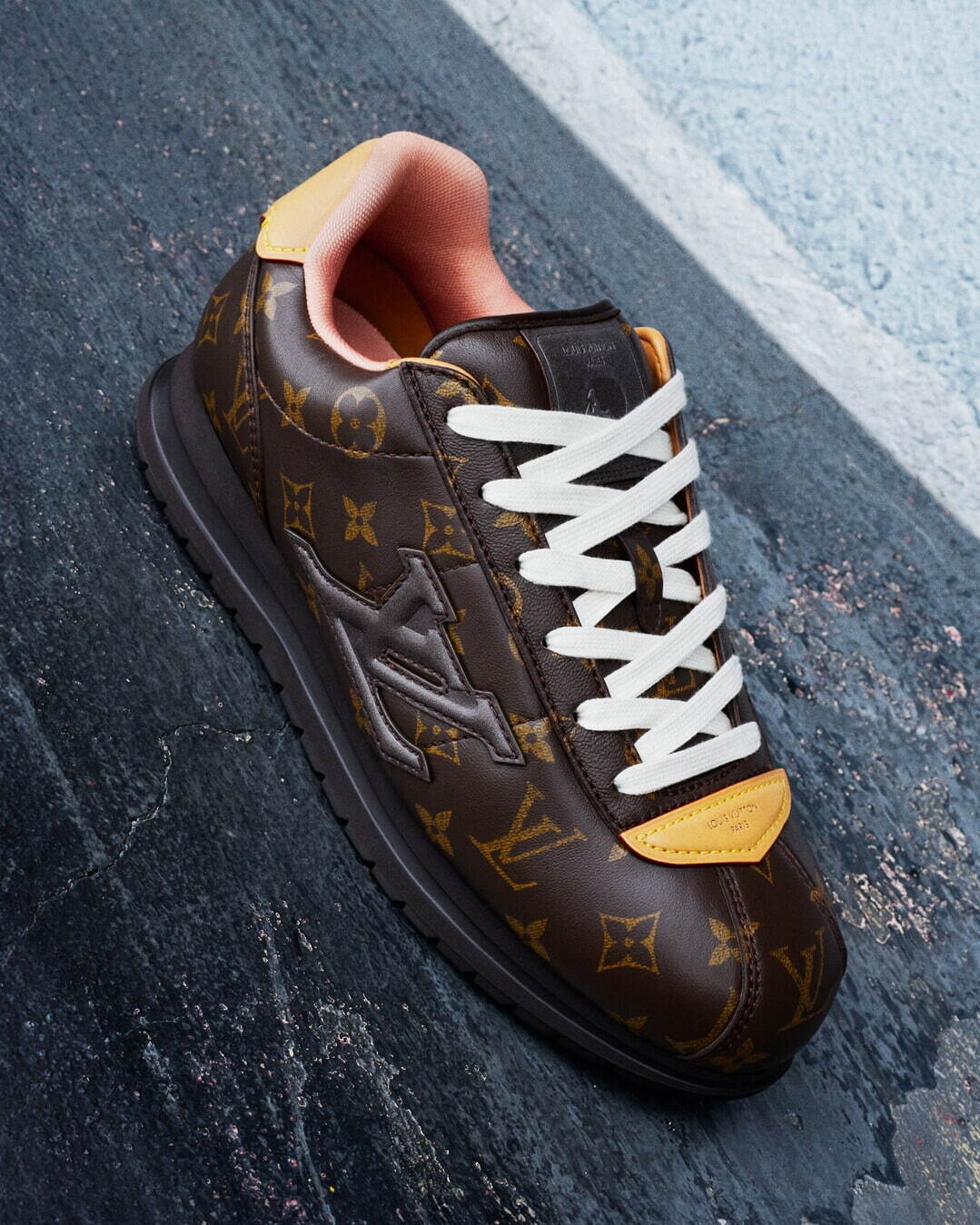 ルイ・ヴィトン“バターのようになめらか”レザーのメンズスニーカー、LV