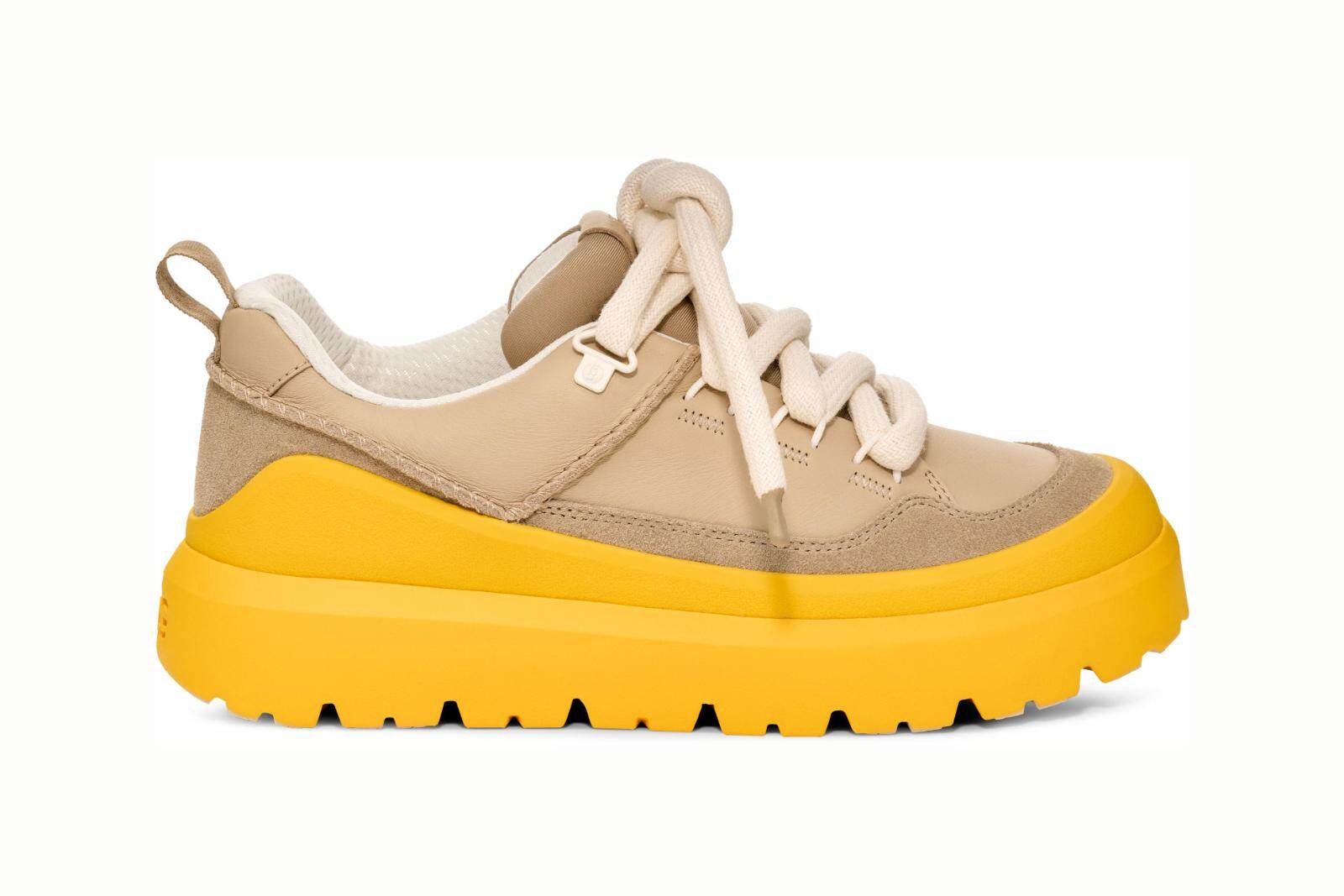 UGG“ロープ風”シューレースの厚底スニーカー＆ぽってりソールの