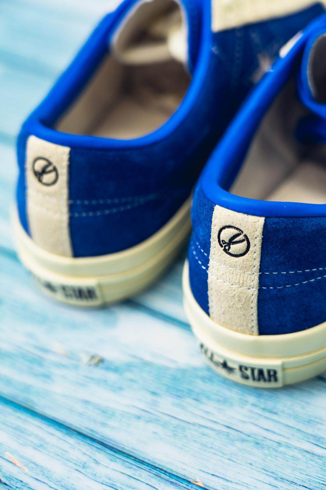 コンバース×デンハム”ブルースエード”の「ワンスター」スニーカー、踵