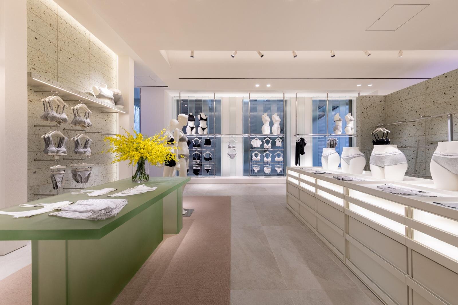 カルバン・クライン”アジア初”世界最大旗艦店が東京・原宿に、3フロア