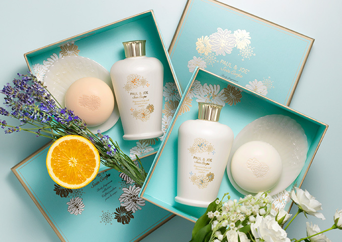 ポール & ジョー、クリスマス限定のボディケアセット - 優しい花々が