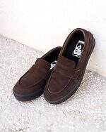 Vans“スエード”のスケートローファー、ブラウンやベージュのシックな