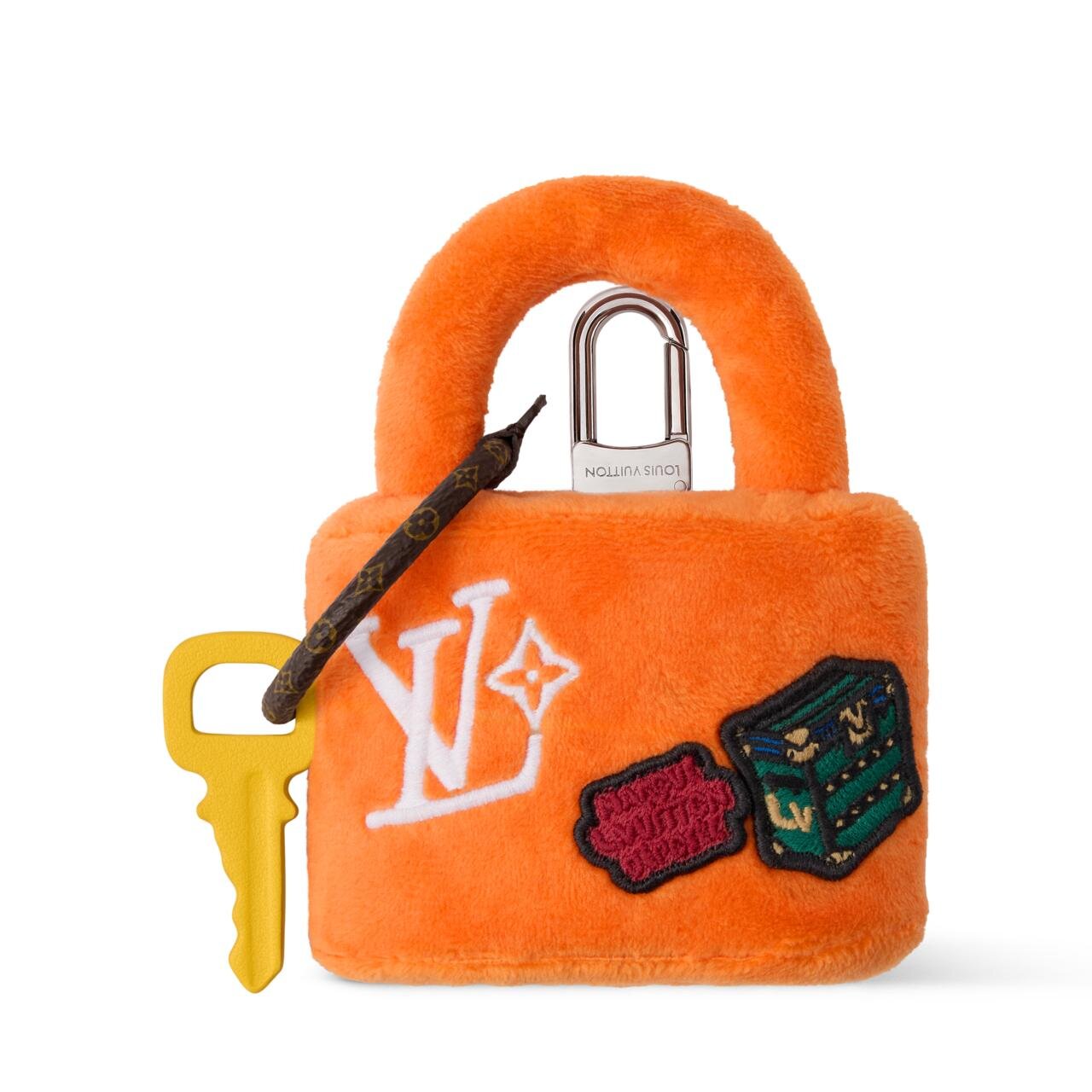 ルイ・ヴィトンのバッグチャーム、ふんわり“四葉のクローバー”＆揺れる