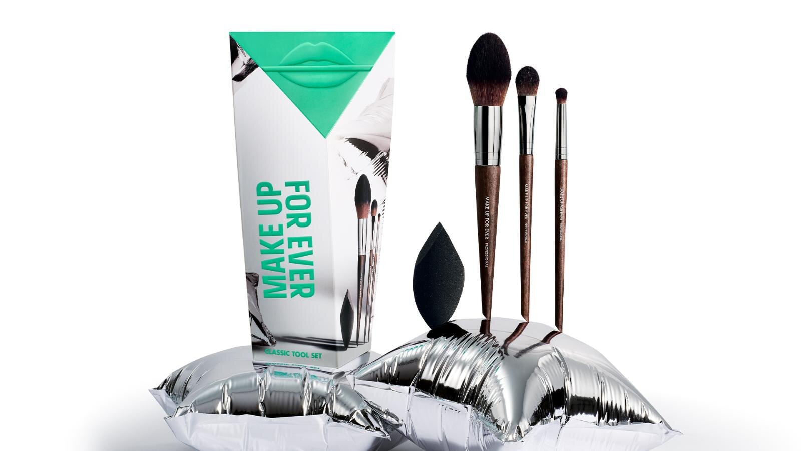 メイクアップフォーエバー2025年クリスマスコフレ、“ルースパウダー