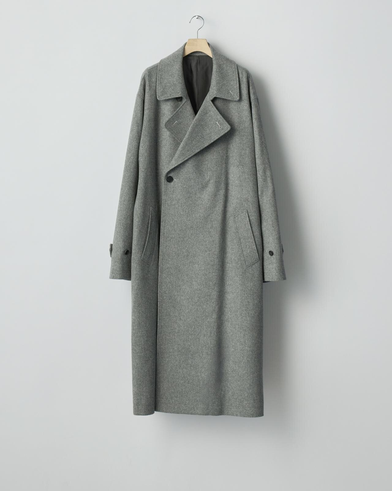 シュタインのコート、“カシミヤ×ラムウール”のダブルブレスト