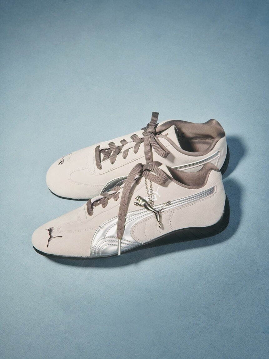 エミ×プーマのスニーカー「スピードキャット OG」シルバー煌めく