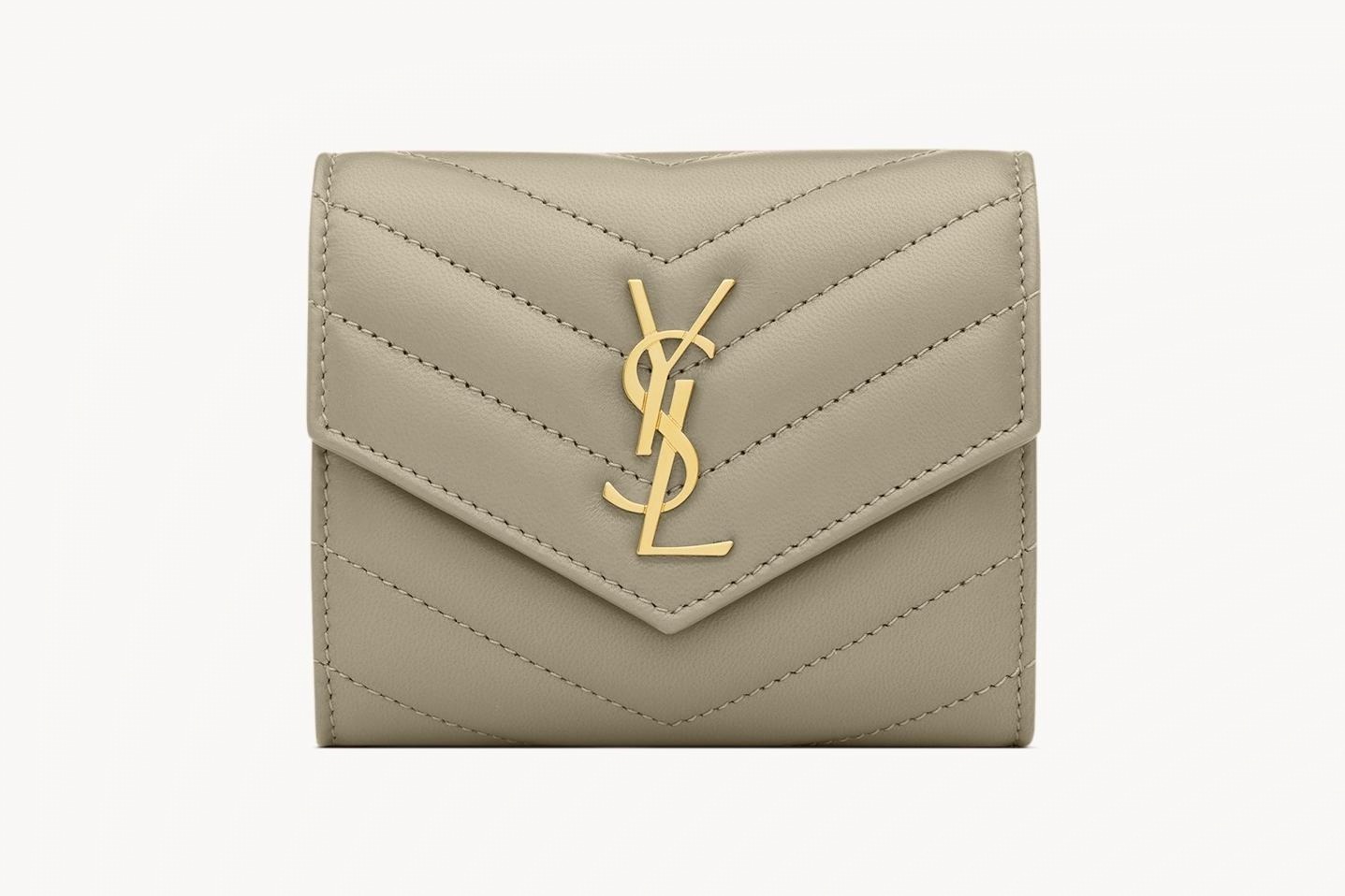 サンローラン“くすみグリーン”のウィメンズ財布、キルティングレザーに