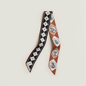 エルメスの「ツイリー」花々とフルーツ、色鉛筆モチーフなどプレイフル