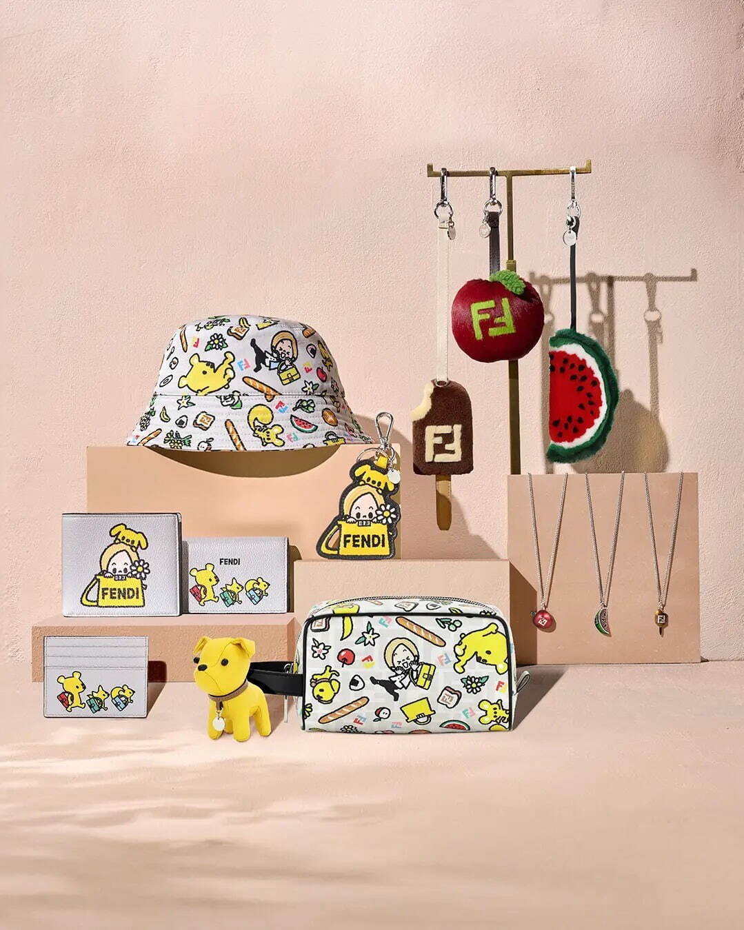 フェンディのバッグチャーム - りんご＆ふんわりパイナップル、「FF