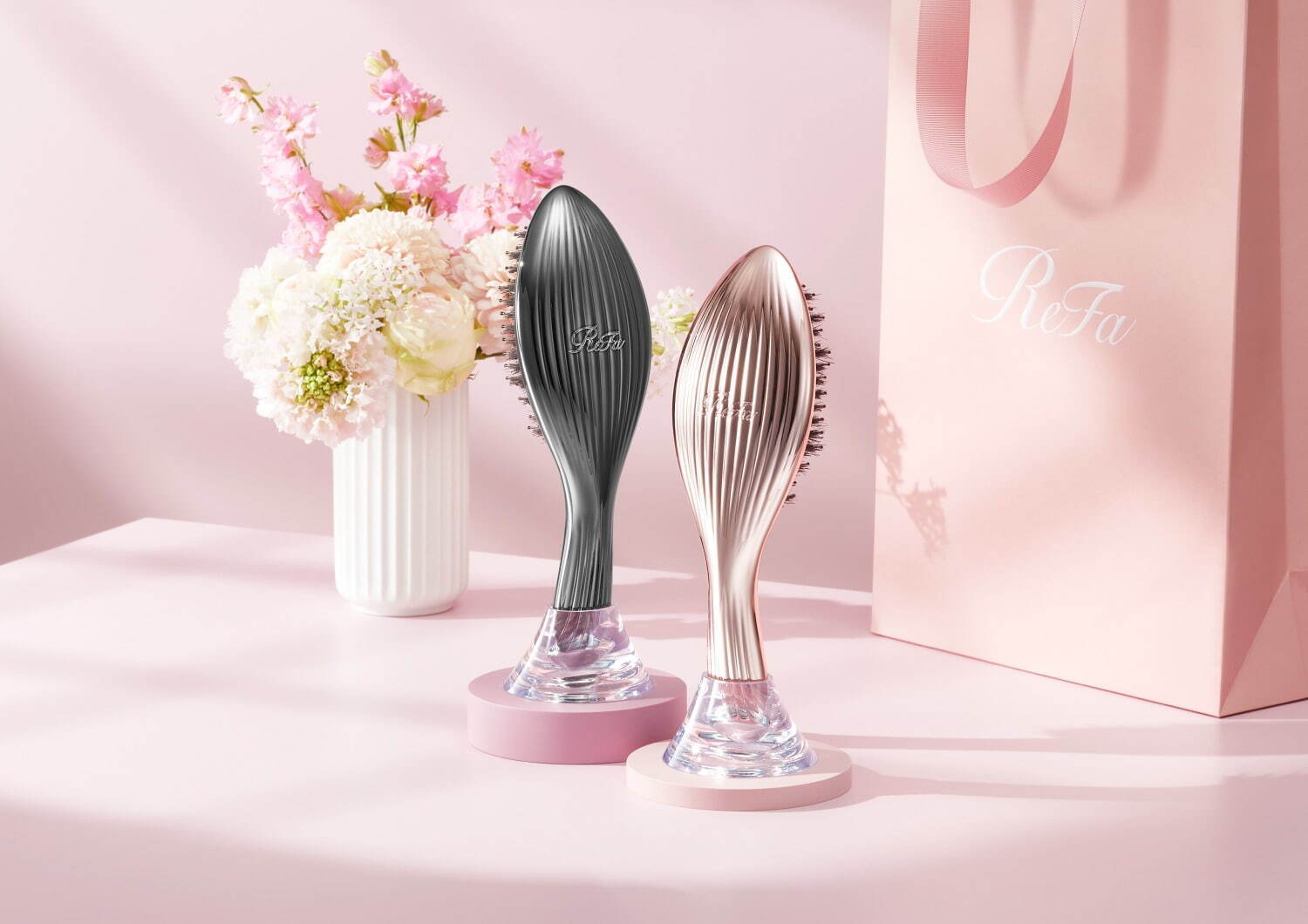 リファ「ピンク」のヘアケアギフト、“サロン級”サラツヤ髪叶える