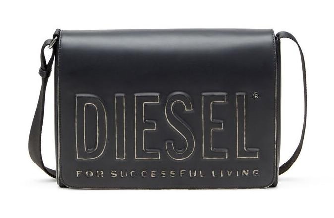 ディーゼル新作”3Dロゴ”メンズバッグ、ノートPCも入るメッセンジャー