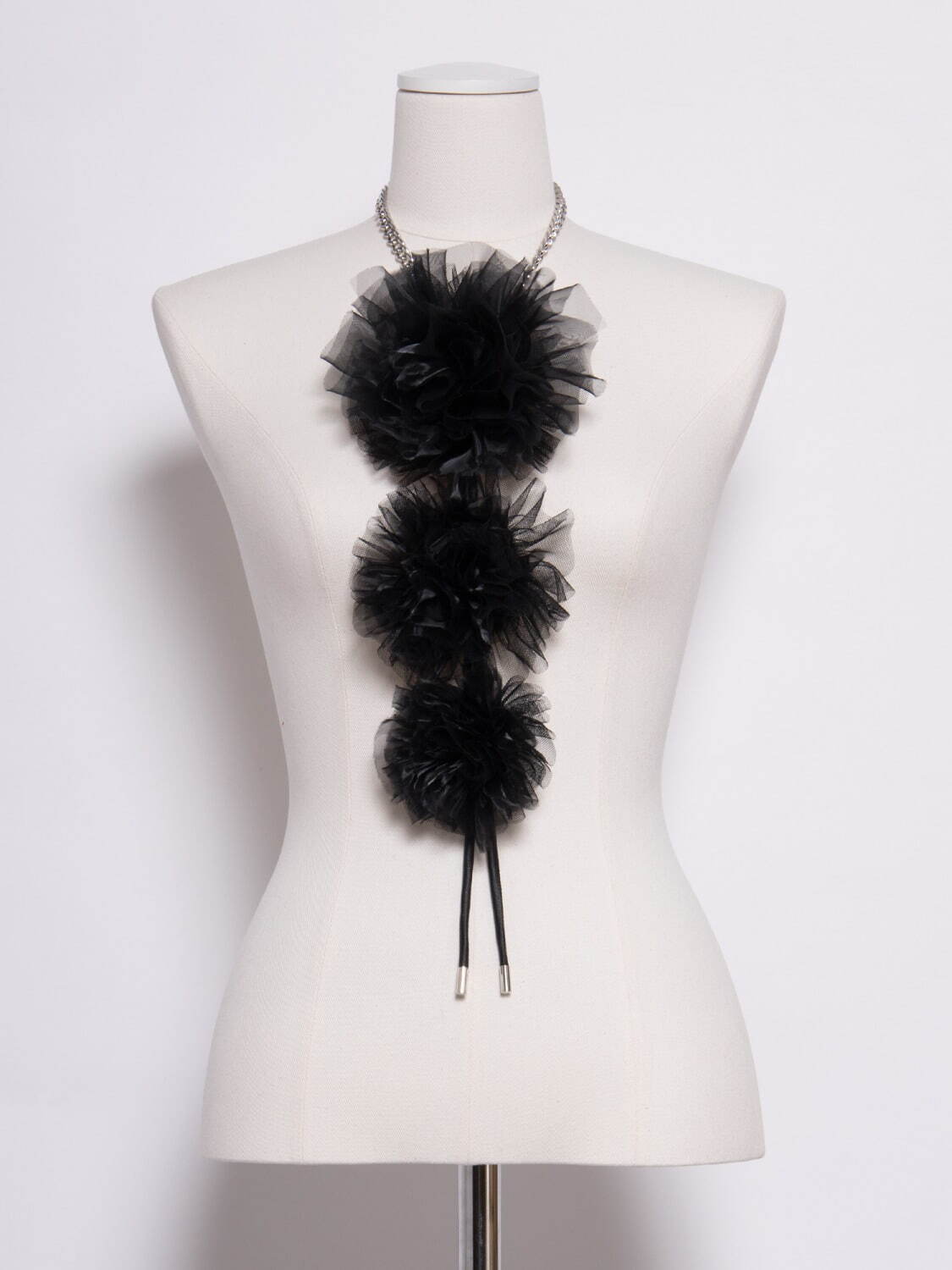 ノワール ケイ ニノミヤの透け感ふんわりフラワーハーネス、チュール