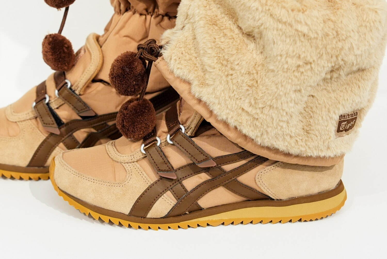 オニツカタイガー25年秋冬シューズ、「メキシコ」の編み上げブーツ