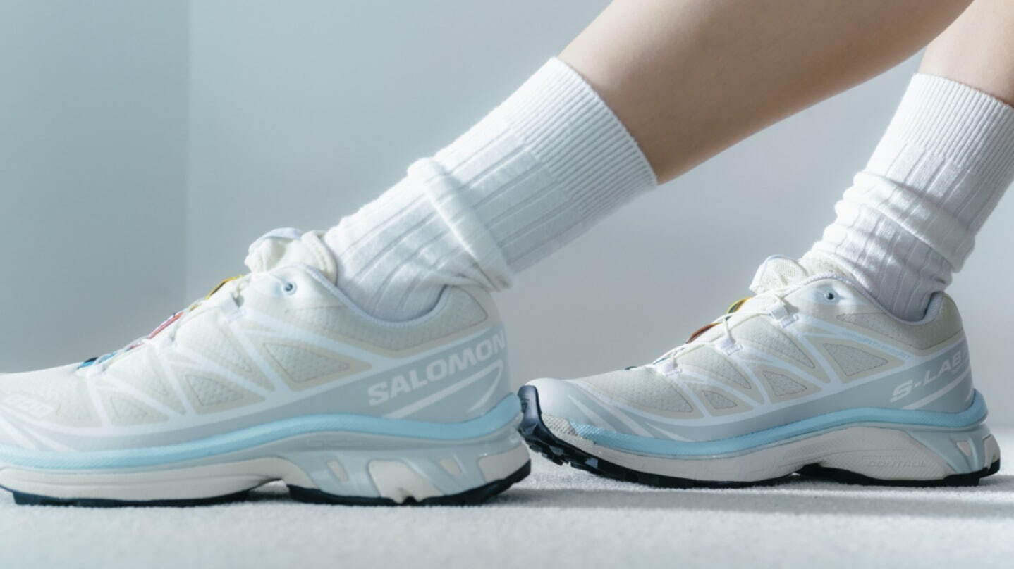 サロモン“バニラアイスカラー”の「XT-6」ウィメンズスニーカー、レイ