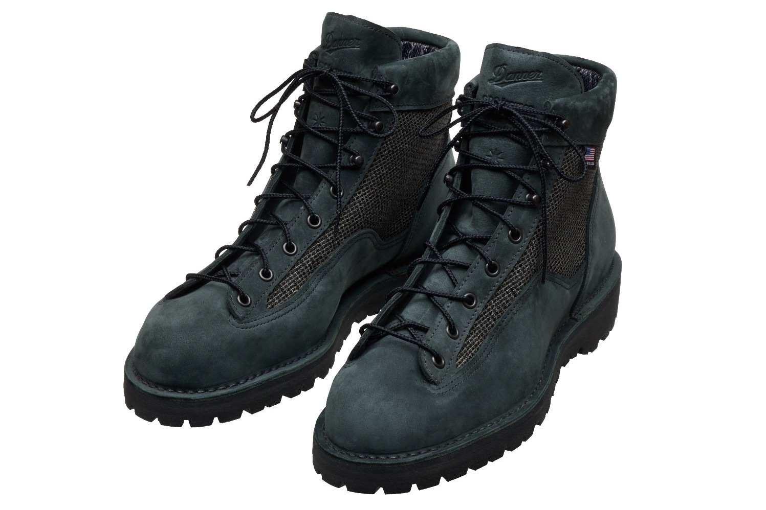 ダナーのカジュアルマウンテンブーツ「D4213」マットなブラック