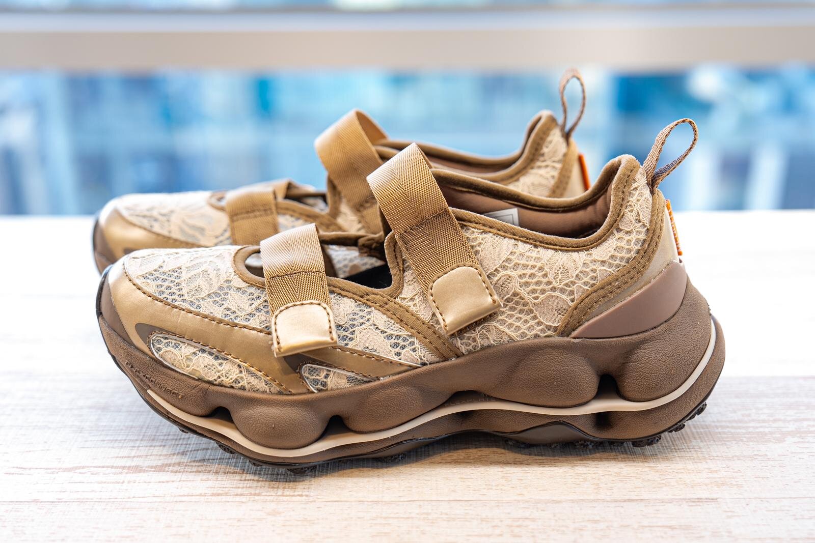 コム デ ギャルソン×サロモン24年秋冬シューズ「XT-6 エクスパンス