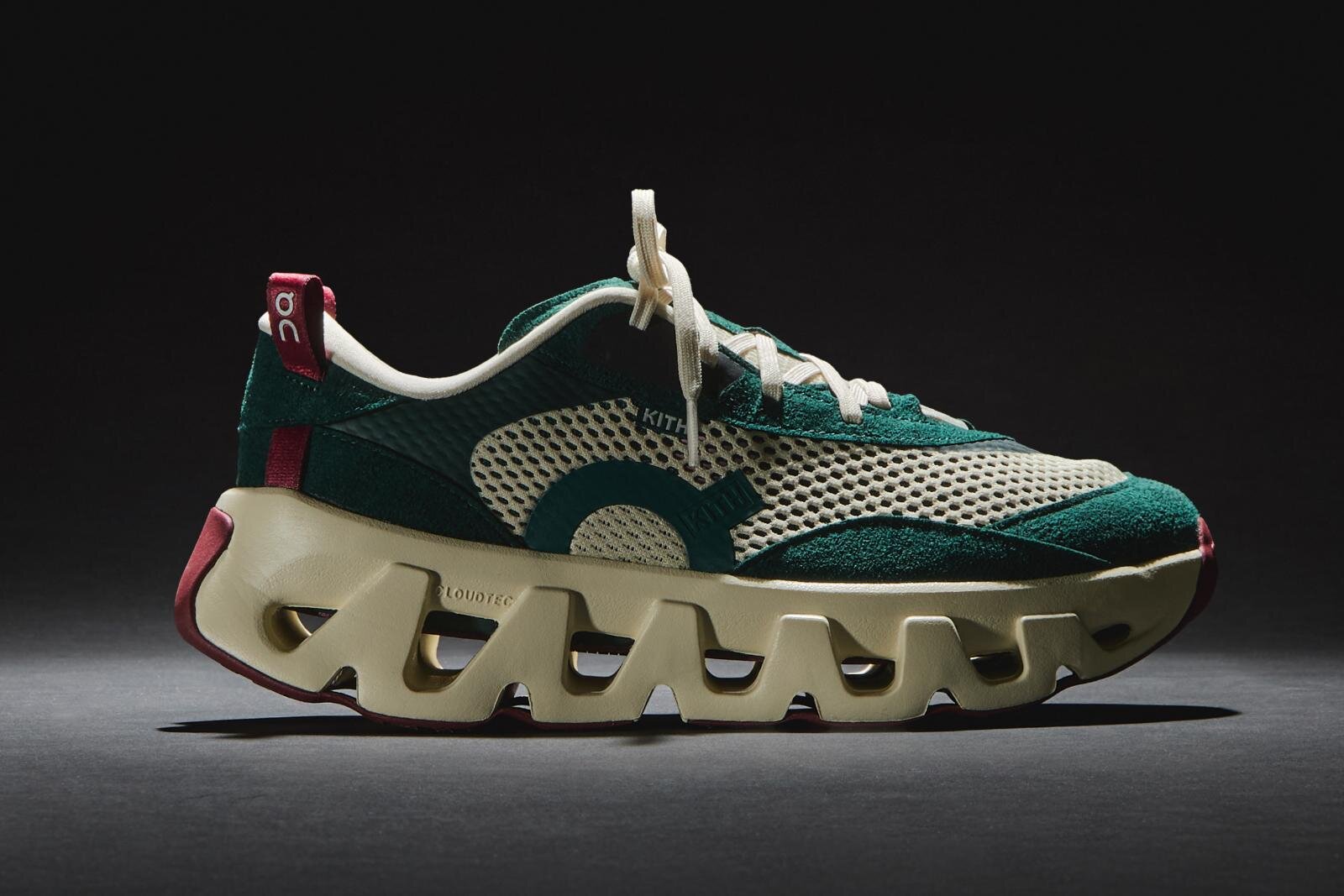 リーボック×攻殻機動隊「インスタ ポンプフューリー」スニーカー