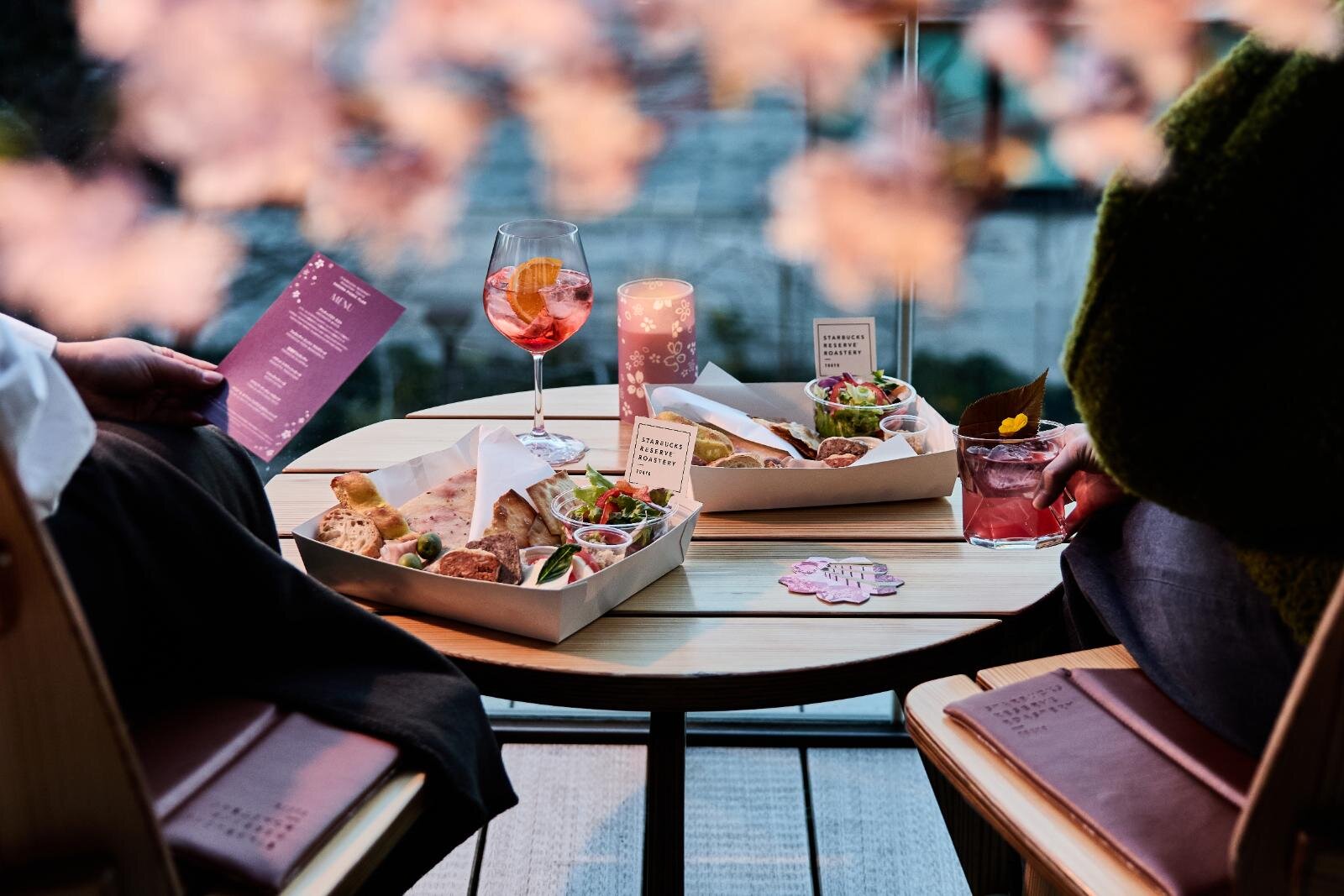 スターバックス リザーブ ロースタリー 東京」目黒川沿いでお花見“桜