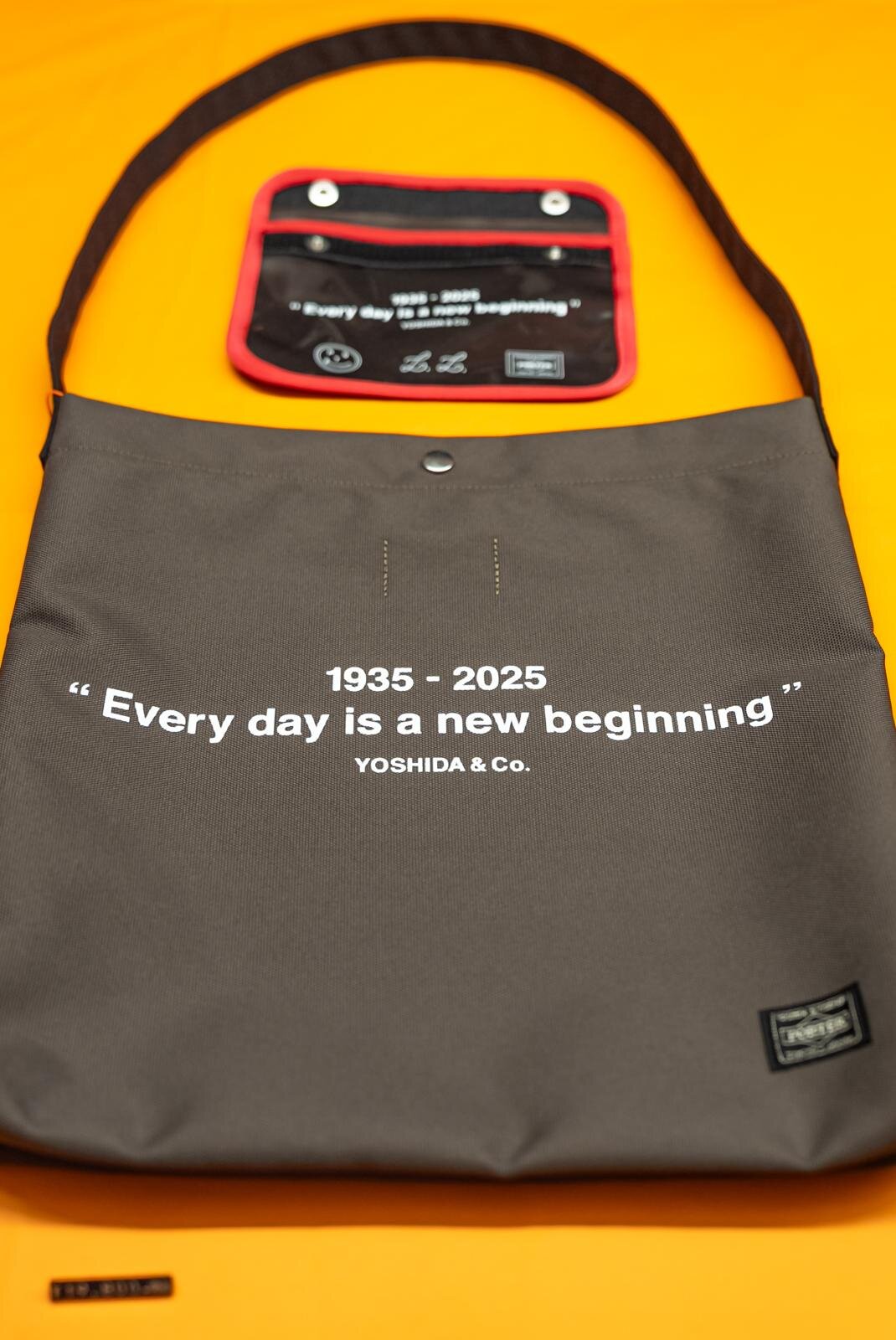 吉田カバン創業90年を辿る展覧会が東京で、創業者娘によるバッグ手縫い