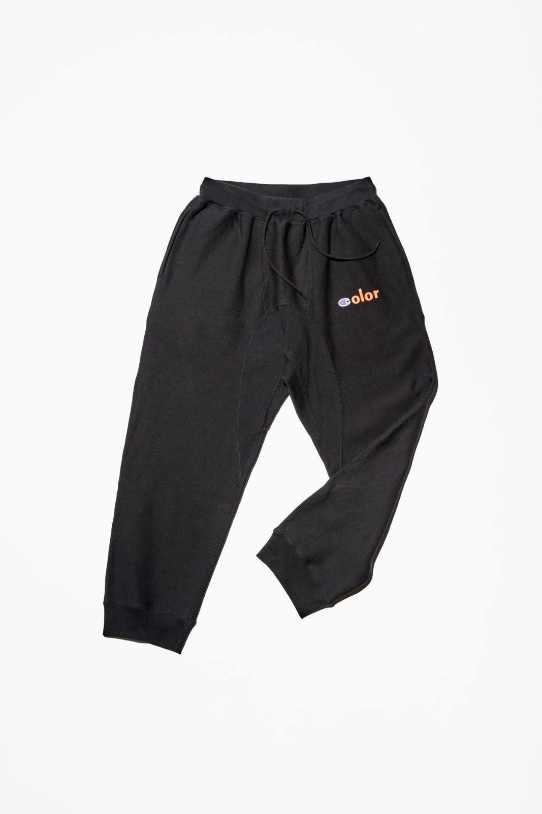 チャンピオン×カラーのスウェットウェア、コラボロゴやコラージュ写真