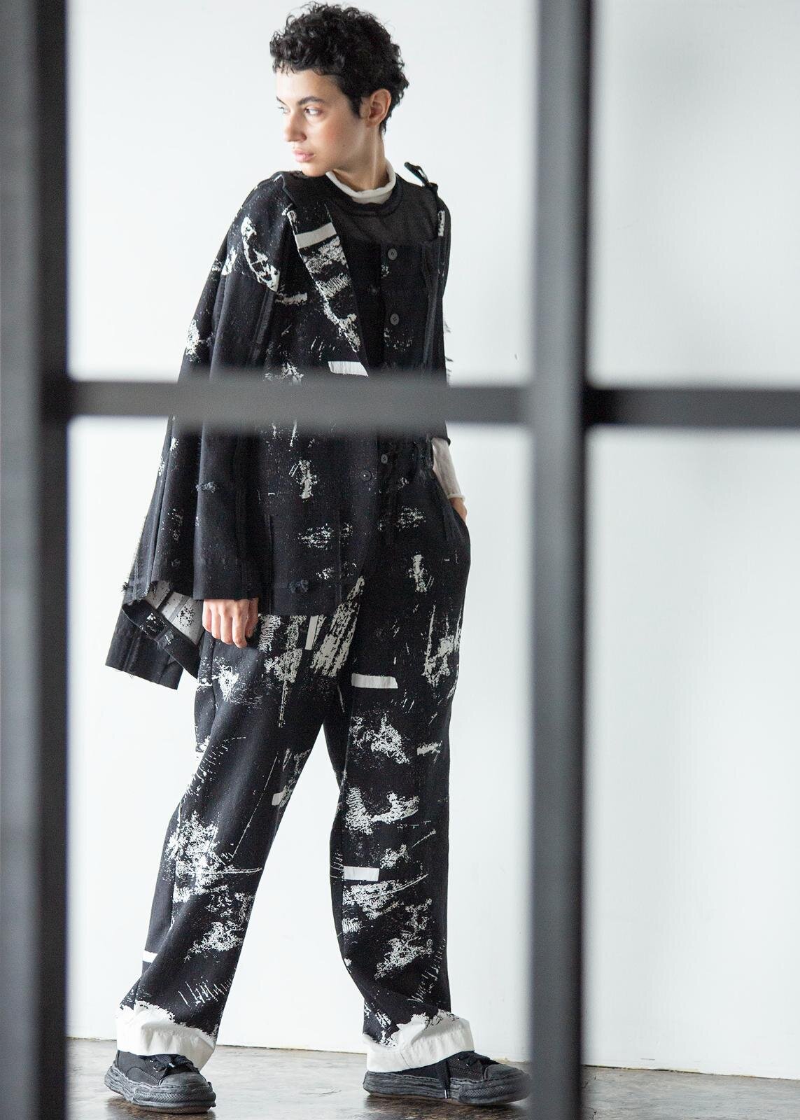 HaaTのジャケット、“黒釉の陶器着想”ジャカード＆リーフ刺繍のシアー