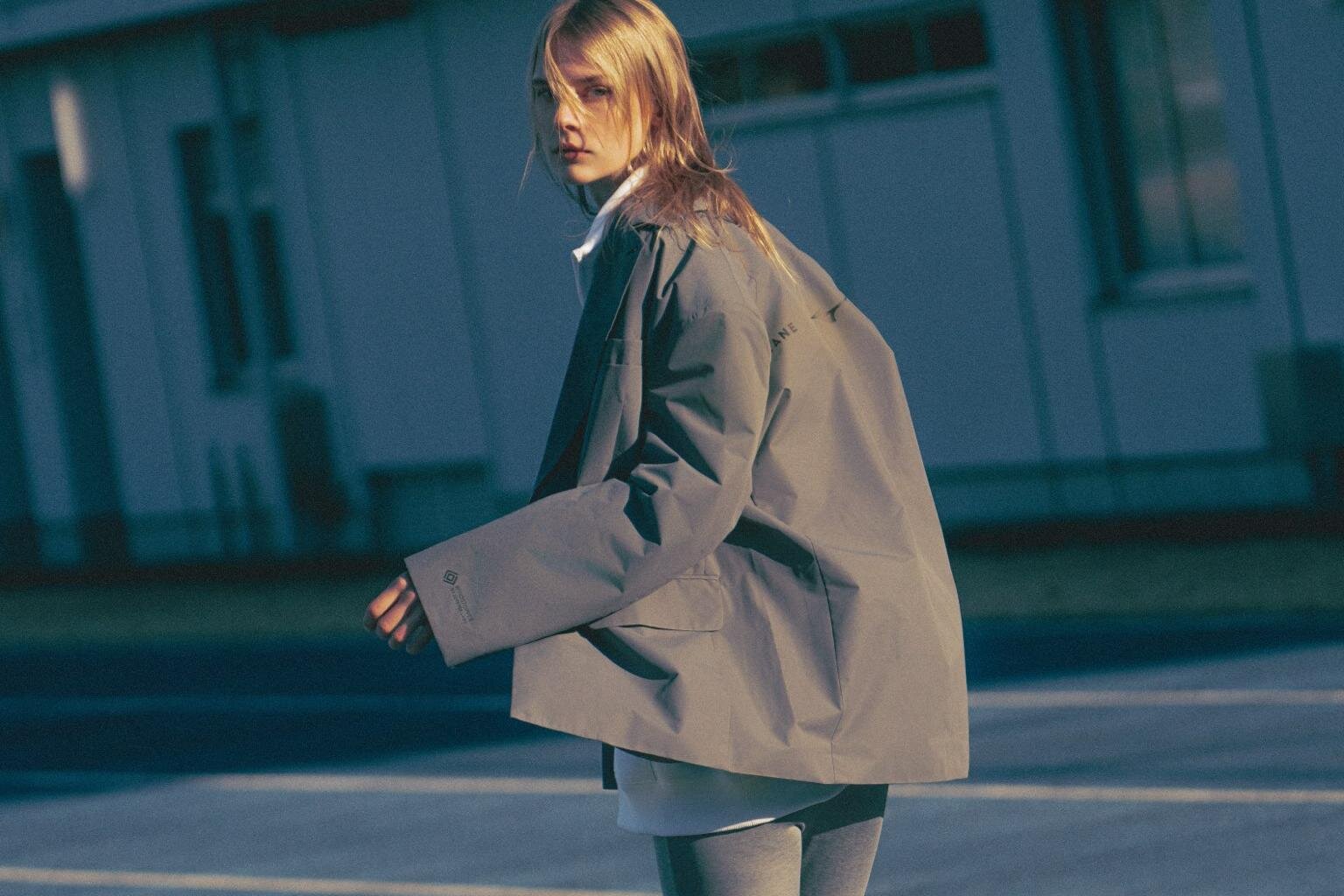 ハイク、モヘアのダブルブレストコートがショート丈に - スーパー エー