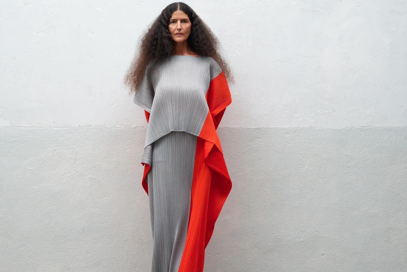 プリーツ プリーズ イッセイ ミヤケ11月の新作 - 器の鮮やかなカラーを