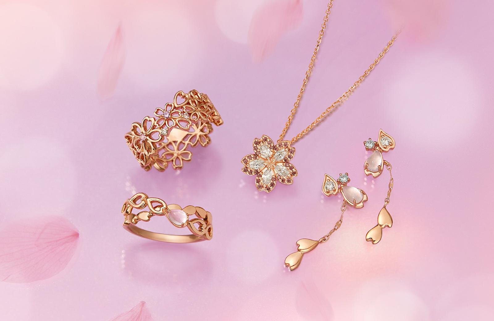 カナル 4℃”春まとった”桜ジュエリー、桜連なる透かし模様のリングや