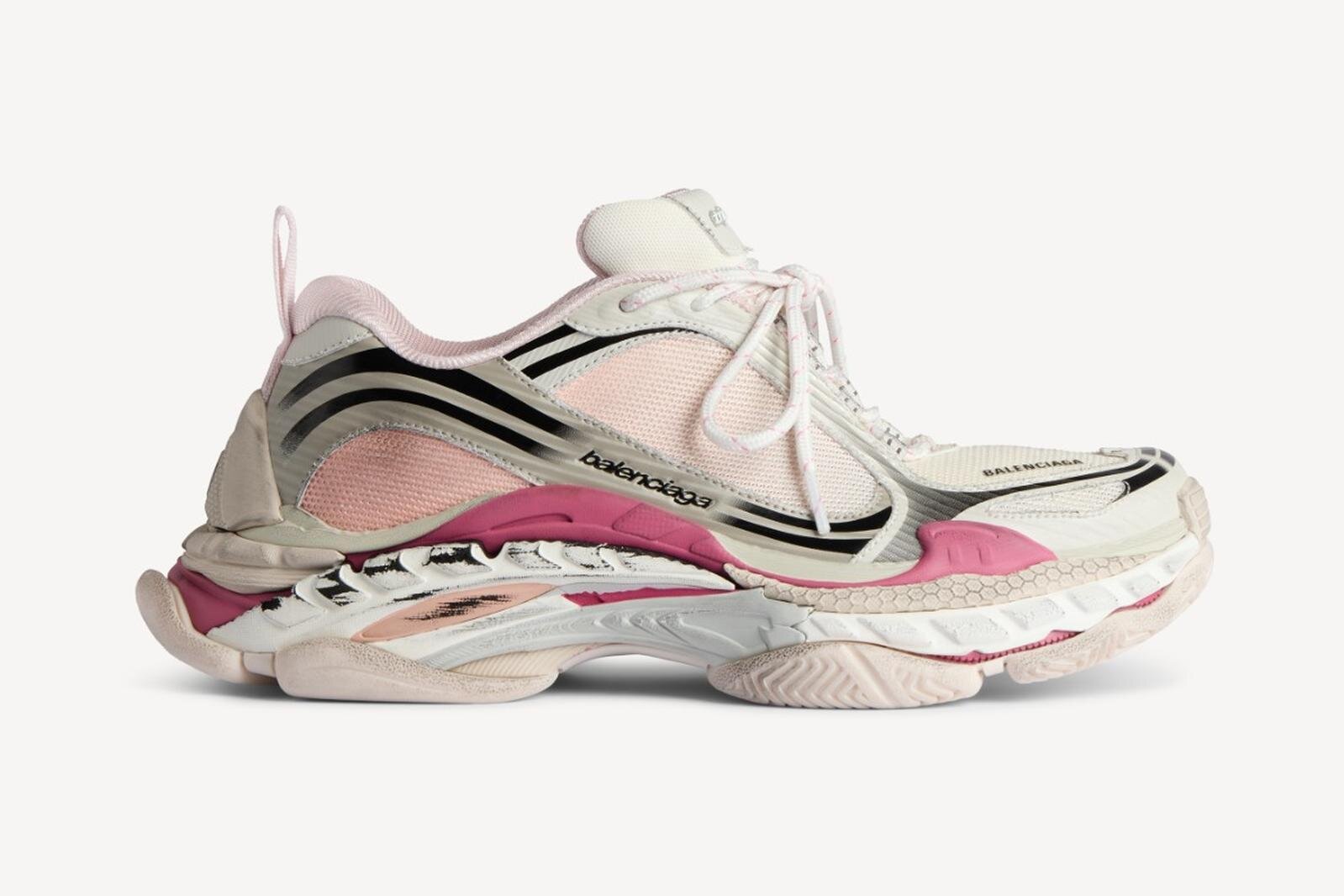 バレンシアガのメンズスニーカー「トリプル S」限定カラーがドーバー