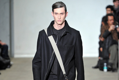 クリスヴァンアッシュ(KRISVANASSCHE) コレクション - ファッションプレス