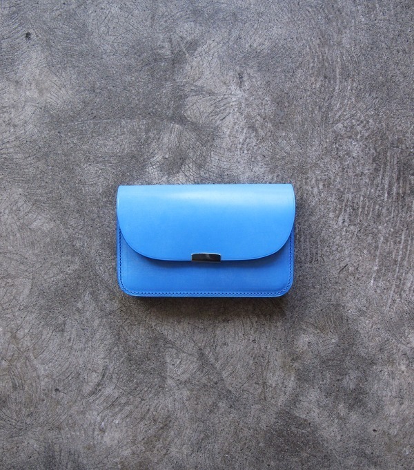 ディガウェルの定番ウォレットにクリスマス限定カラー、鮮やかなライト