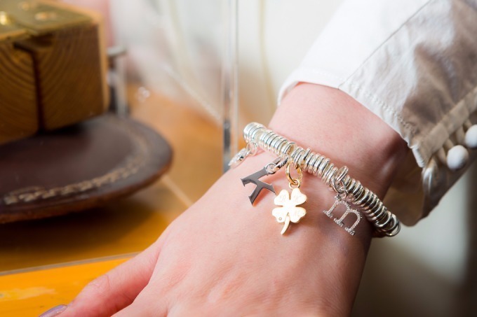 英ジュエリー「リンクス オブ ロンドン」で“キャラクター＆漢字”も刻印