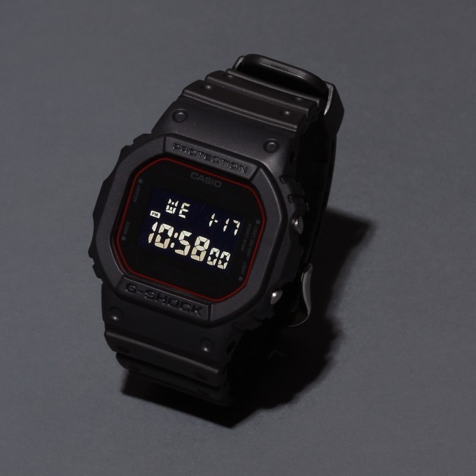 タケオキクチ×G-SHOCKより機能表示までブラックで統一したコラボ
