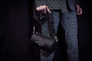 ディオール オム 2018年夏の新作レザーグッズ「ATELIER」ロゴのバック