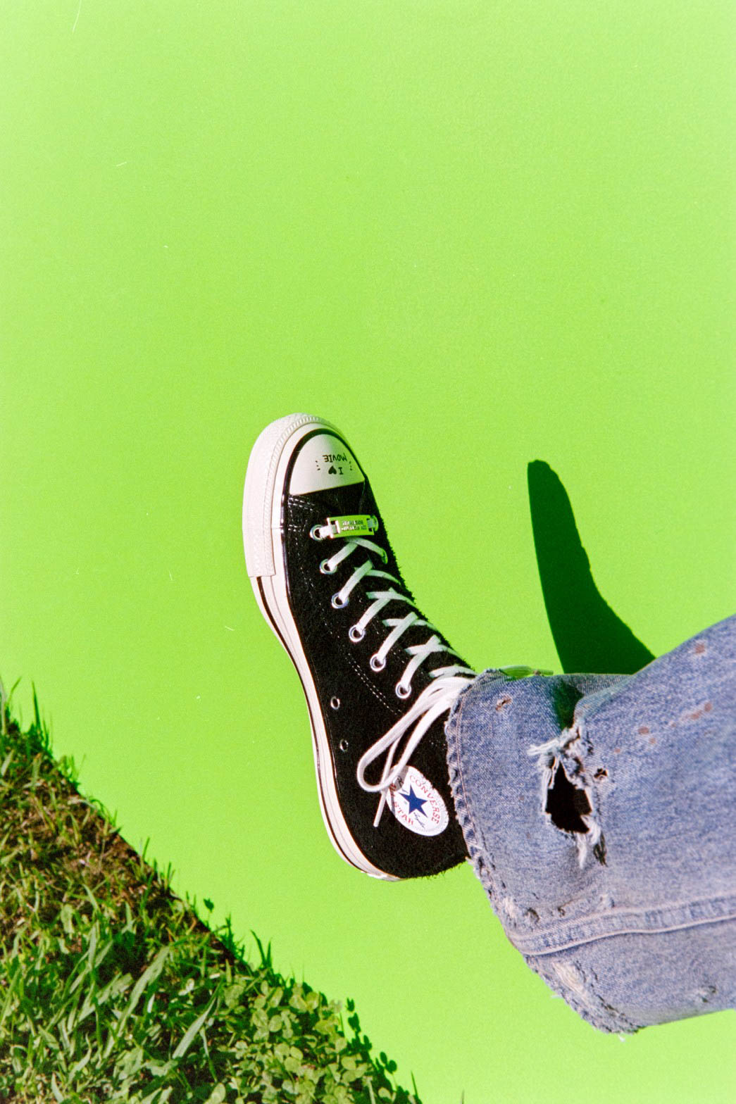 ダイリク」初のスニーカーが登場、コンバースとコラボ