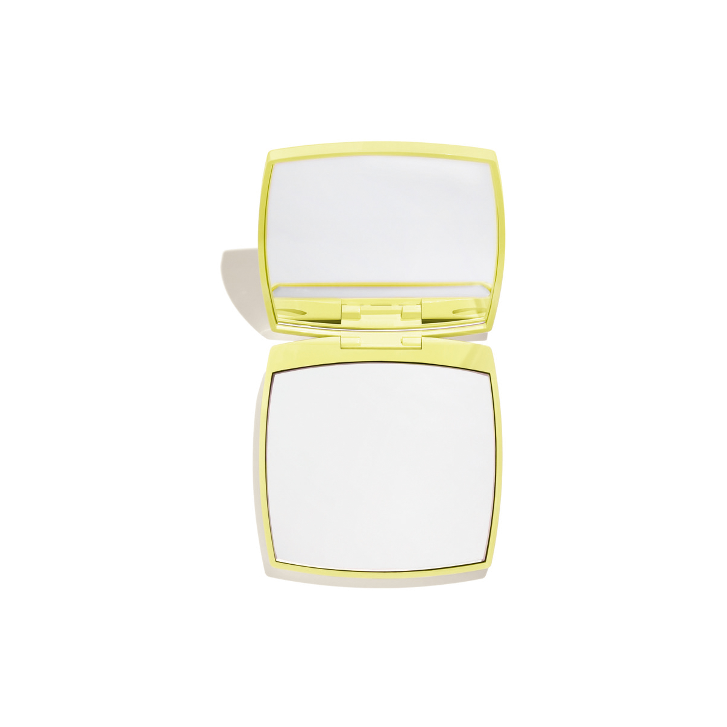 シャネルからカラフルなビューティツールコレクションが発売 鮮やかな9色