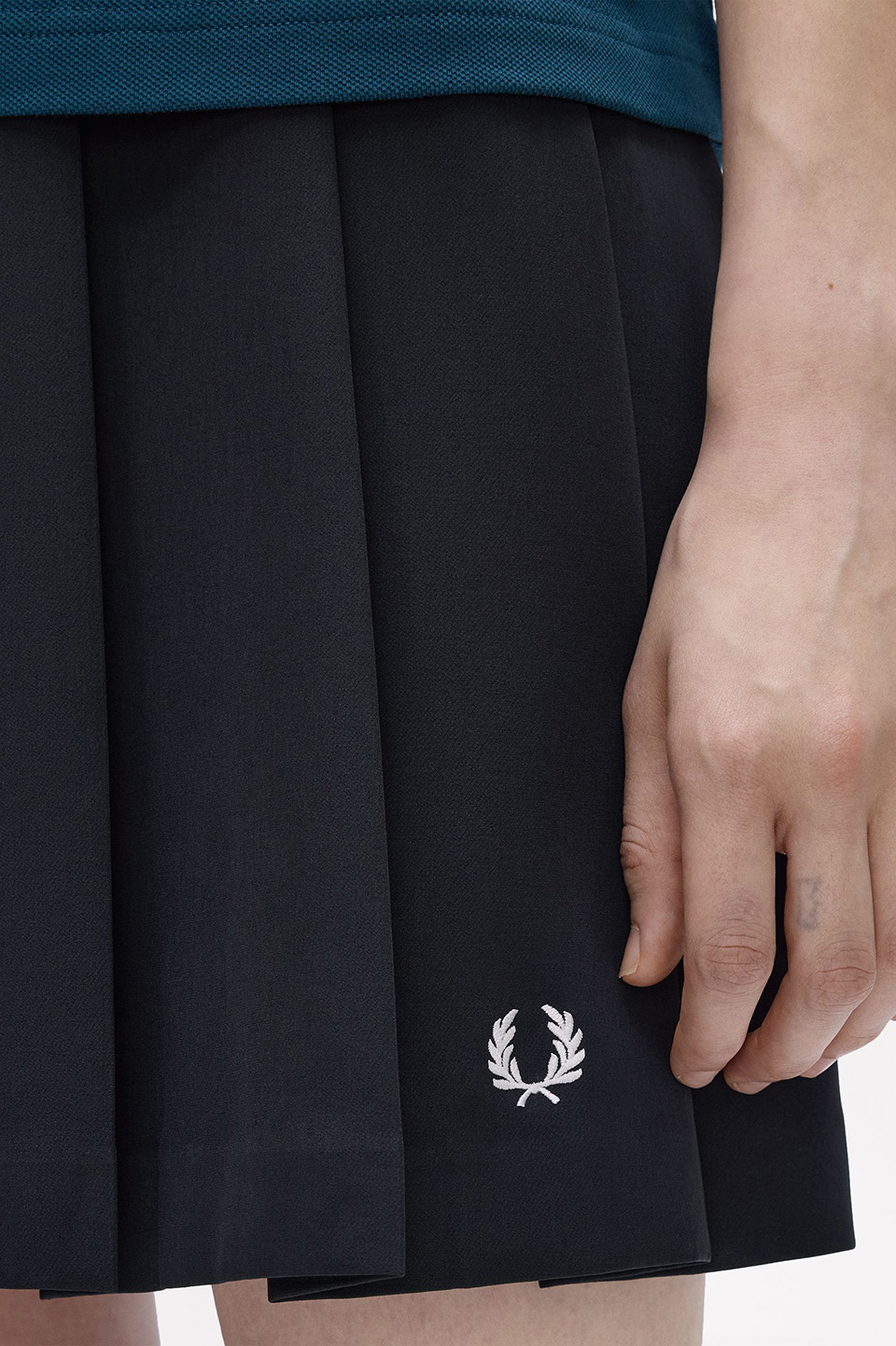 Tipped Pleated Skirt(6 102：BLACK): | FRED PERRY JAPAN | フレッド