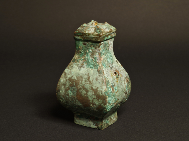 中国　青銅器　石が装飾された壺 青銅方壺 鈁