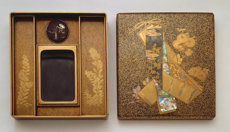 短冊菊蒔絵螺鈿硯箱 | | 収蔵品詳細 | 作品を知る | 東京富士美術館